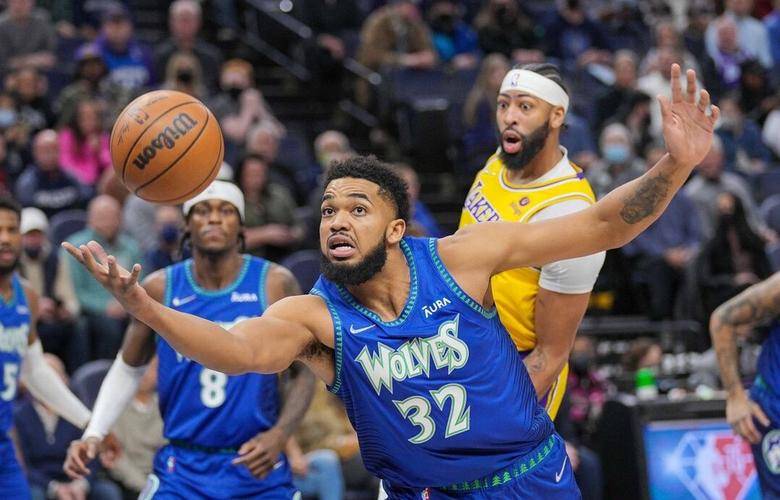 包含NBA新赛季揭幕首战，球队展现出色状态的词条