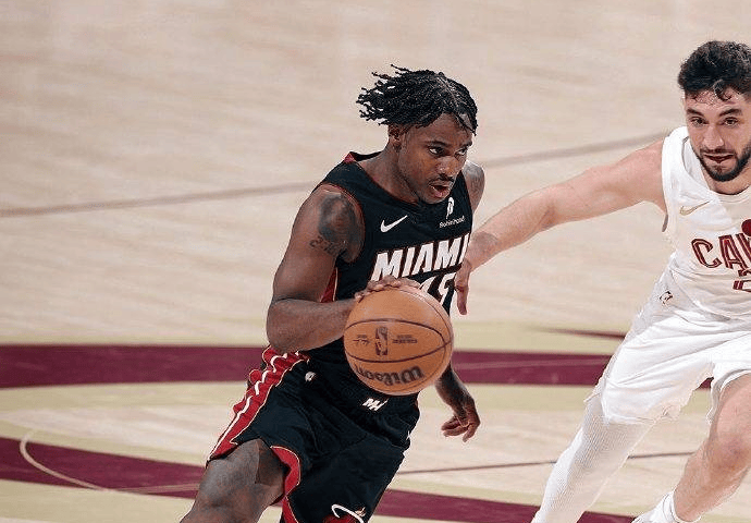 NBA关键战役:热火队客场战胜骑士队晋级东部半决赛