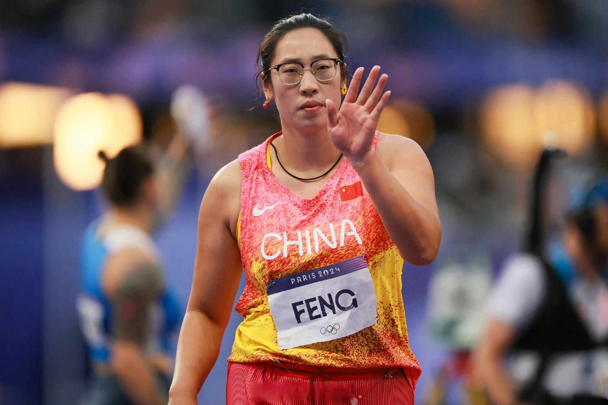 包含铁饼选手气质独特，斩获冠军的词条