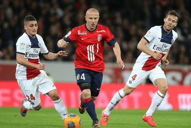 马赛队客场不敌对手,法甲前景堪忧 马赛队客场不敌对手,法甲前景堪忧