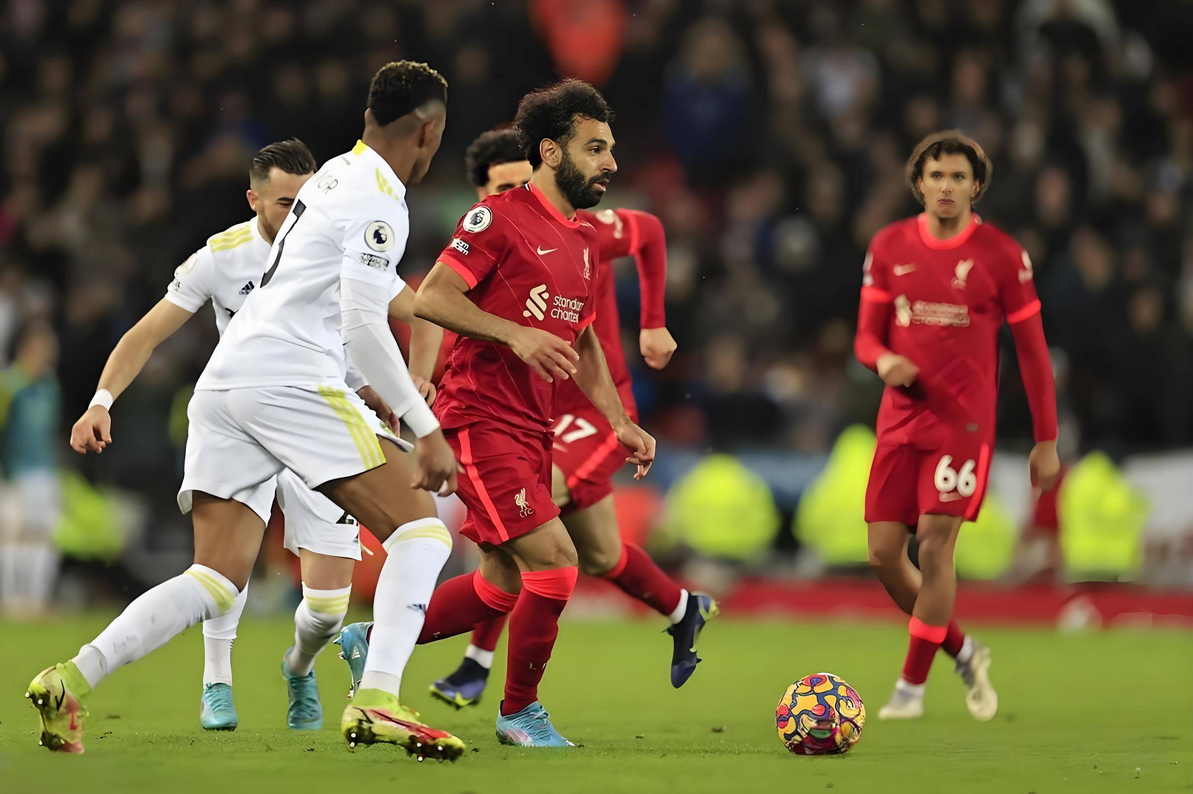 德国中场克罗斯妙传制造进球，助博尔顿取得欧冠小组赛胜利的简单介绍