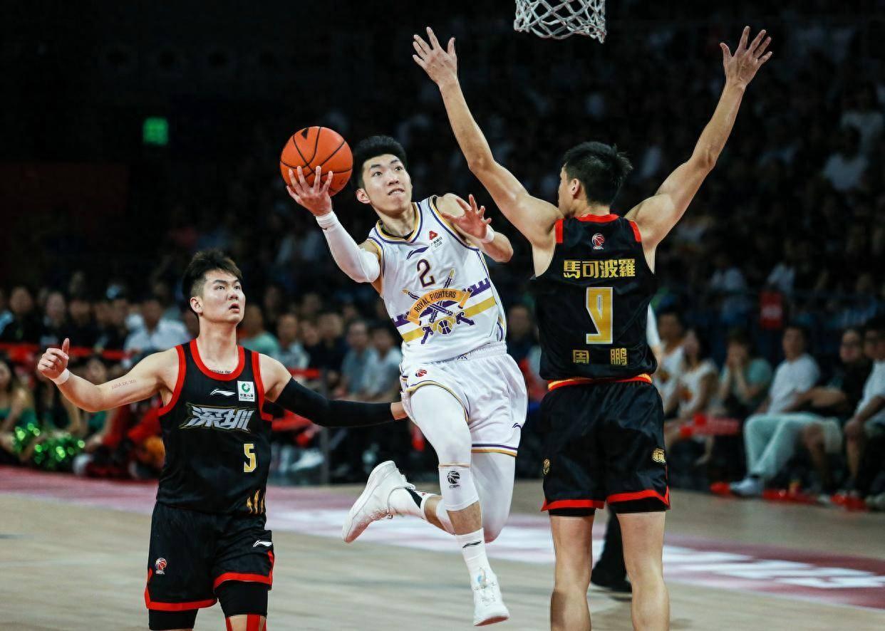 江苏男篮主帅遭遇尴尬，与队员互撕