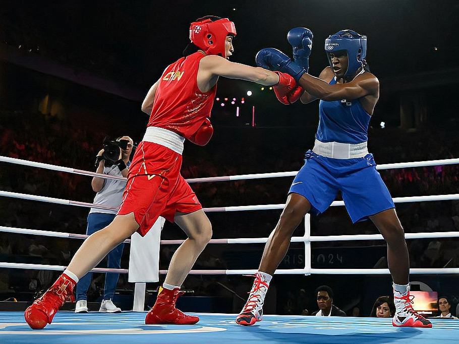 阿拉伯联合酋长国选手在拳击比赛中斩获银牌