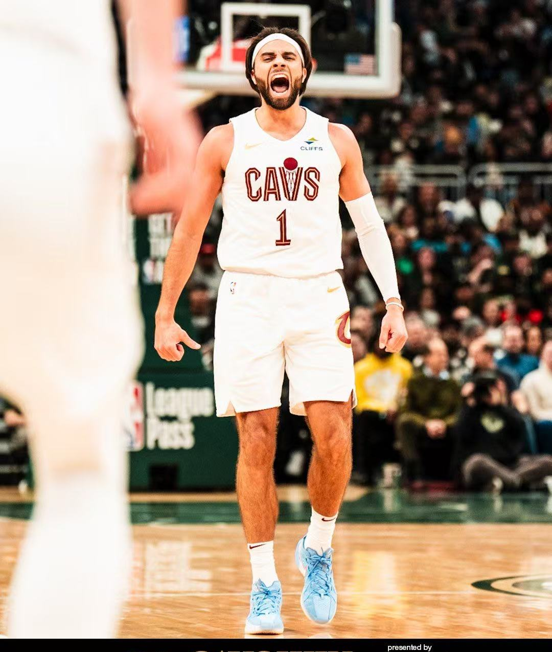 开拓者擒雄鹿,唐斯罚球雪藏 开拓者擒雄鹿,唐斯罚球雪藏