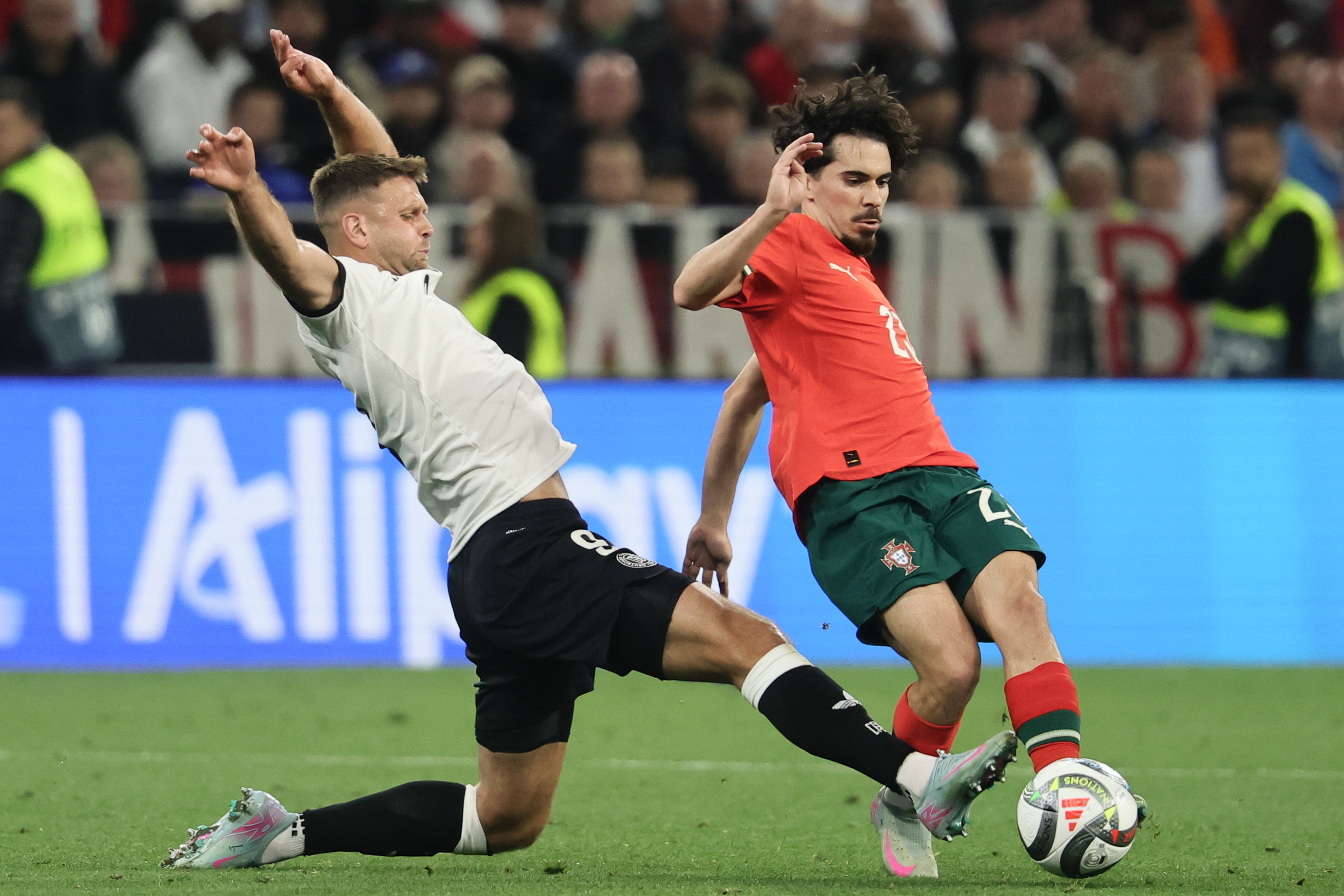 欧预赛:葡萄牙客场大胜卢森堡,晋级未达 欧预赛:葡萄牙客场大胜卢森堡,晋级未达