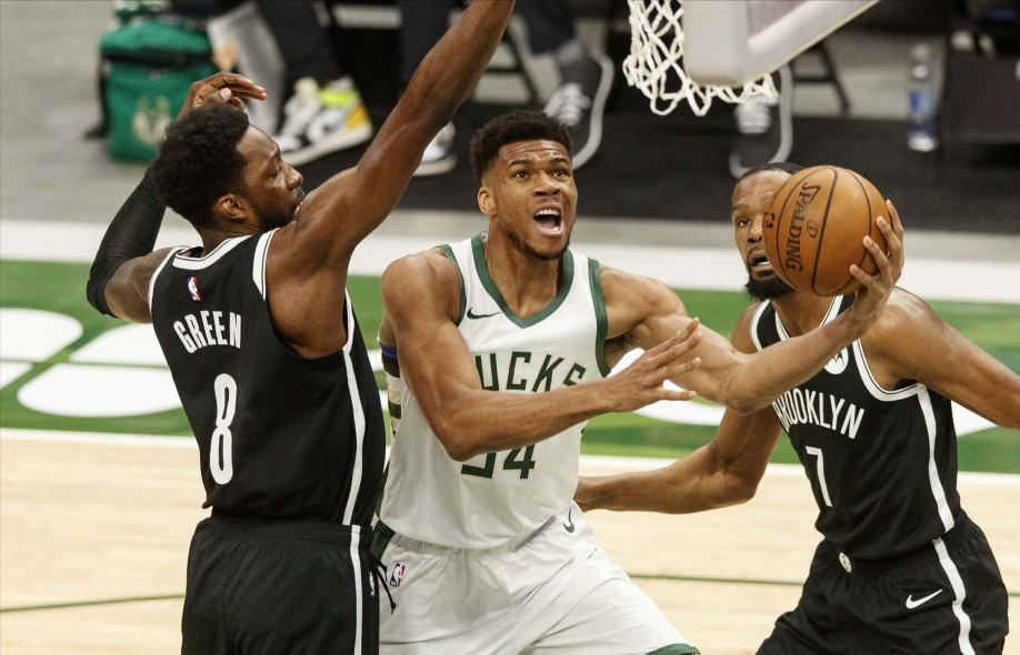 篮网再遭败北令,狼队送四连败 篮网再遭败北令,狼队送四连败