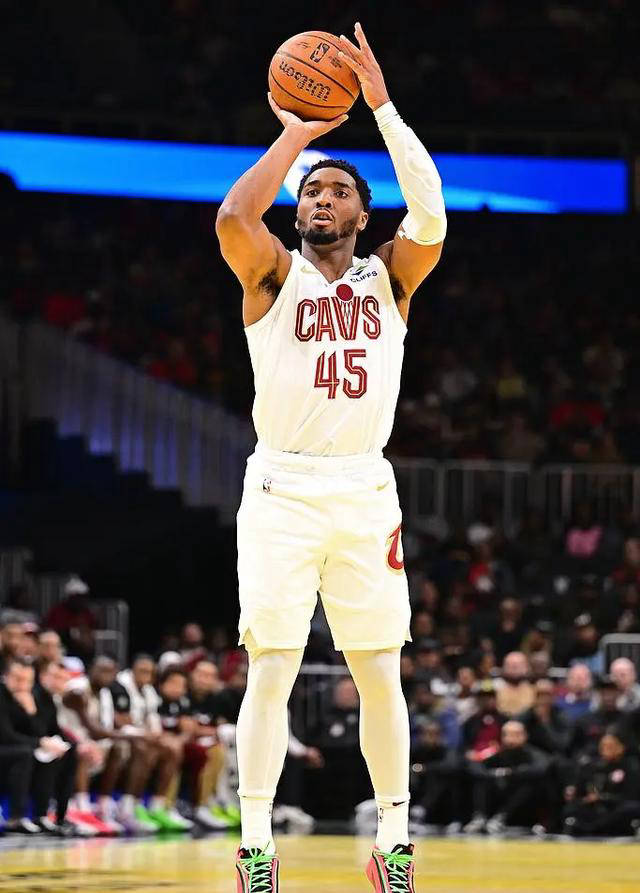 爵士双杀国王,米切尔再砍30+ 爵士双杀国王,米切尔再砍30+