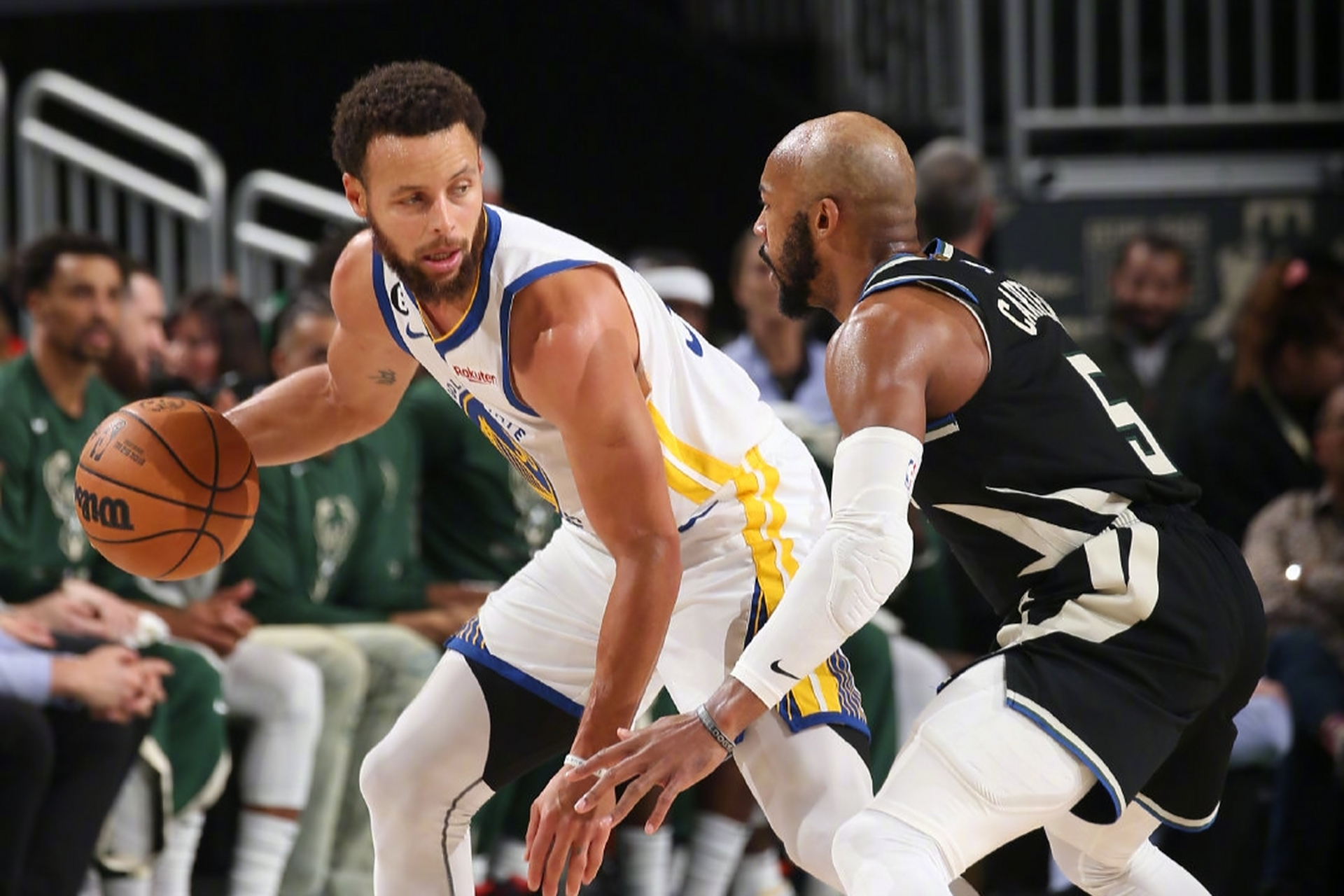 鹈鹕客场不敌雄鹿,遭遇失利 鹈鹕客场不敌雄鹿,遭遇失利