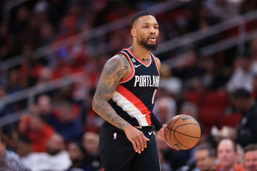 包含开拓者客场击败奇才，利拉德砍下35分的词条