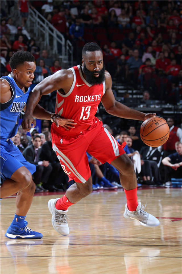 火箭轻取步行者，喜迎胜利。